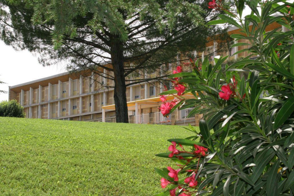 Hotel Regain Sainte-Tulle Exterior photo